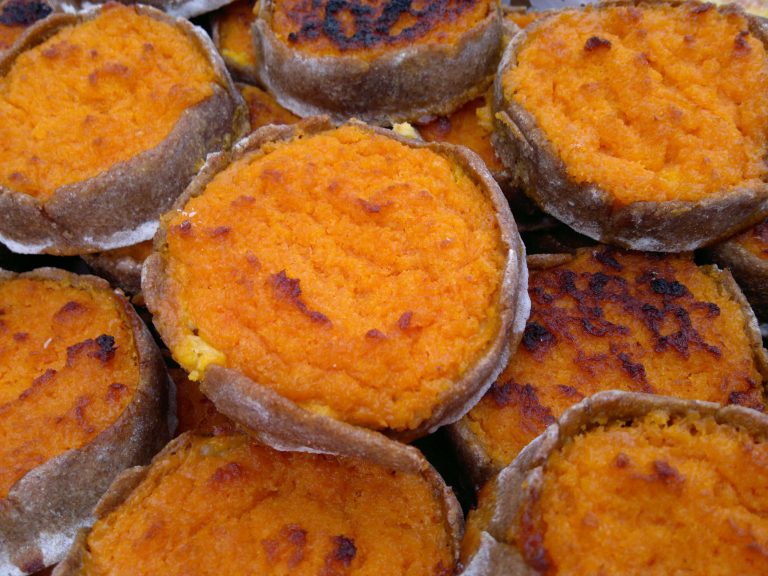 Sklandrausis – Latvian carrot and potato sweet pie